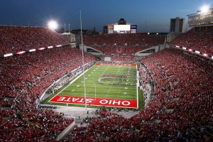 西班牙青少年骑手在国际马术比赛中获得优异成绩，展现潜力。，西班牙骑马雕像